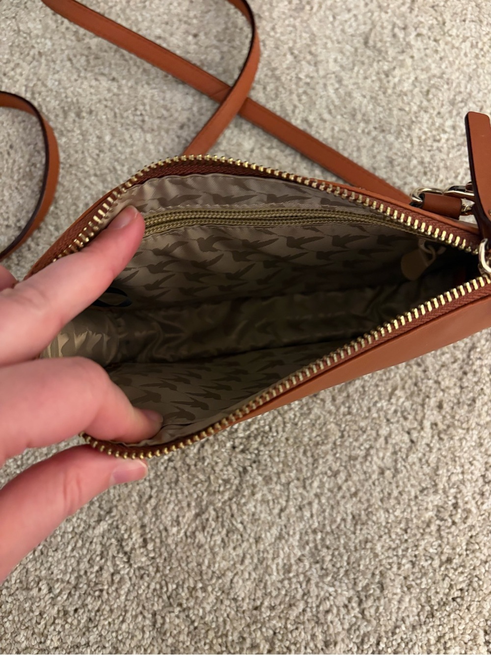 Lo & Sons Waverly Small Crossbody Bag in Sienna/Gold/Camel - Picture 6 of 10
